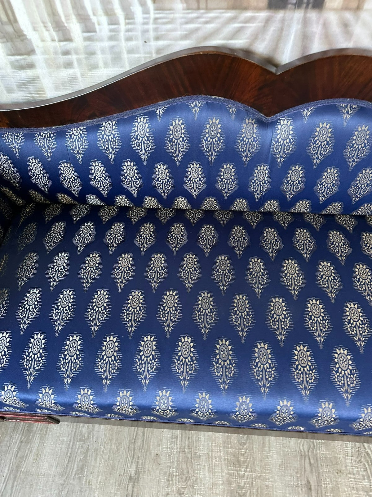 Antikes Biedermeier Sofa 19 tes Jhdt restauriert neuer Bezug Kunst Seide
