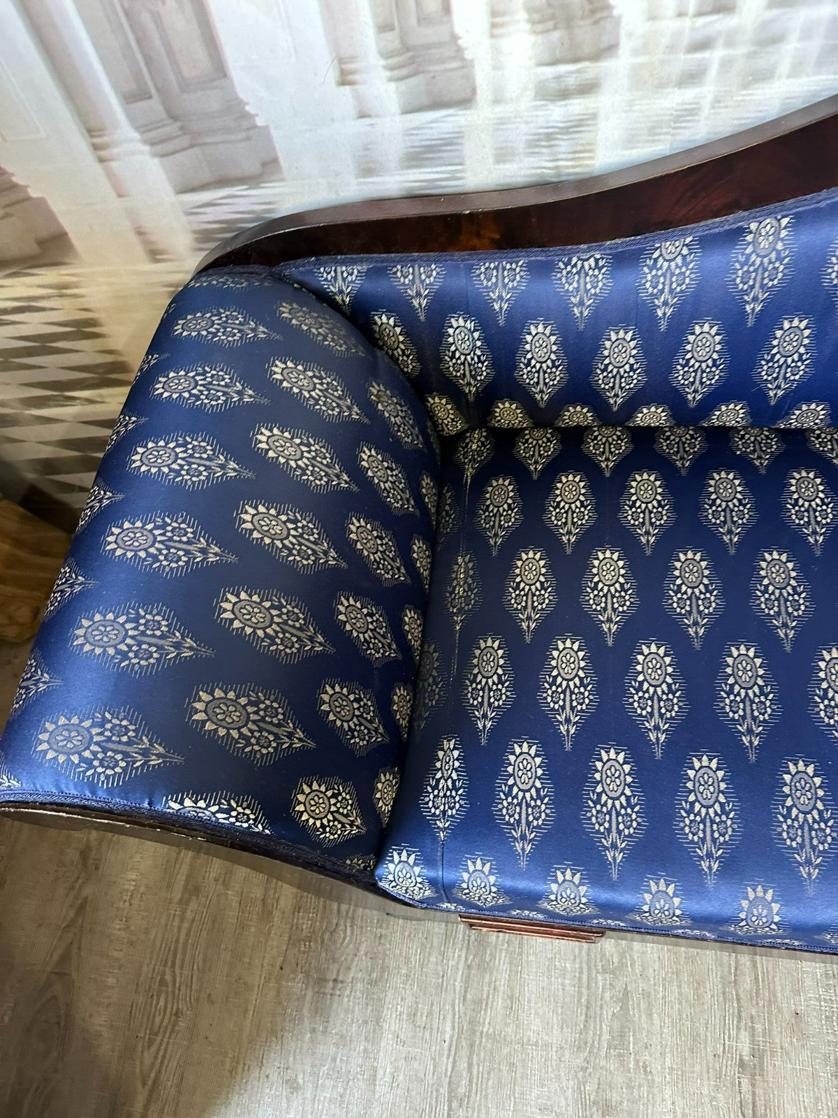 Antikes Biedermeier Sofa 19 tes Jhdt restauriert neuer Bezug Kunst Seide