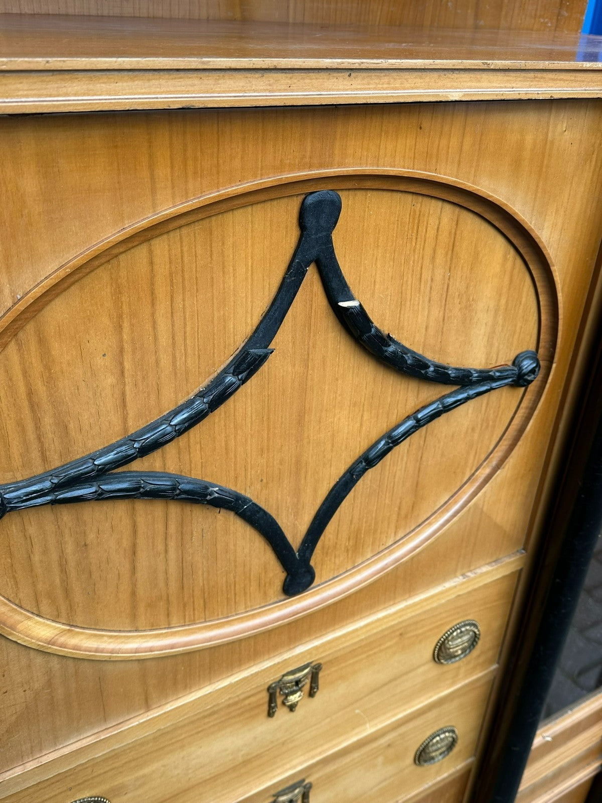 Antiker Art Deco Schrank Vitrine um 1930 Kirschholz und Ebonisierte Säulen