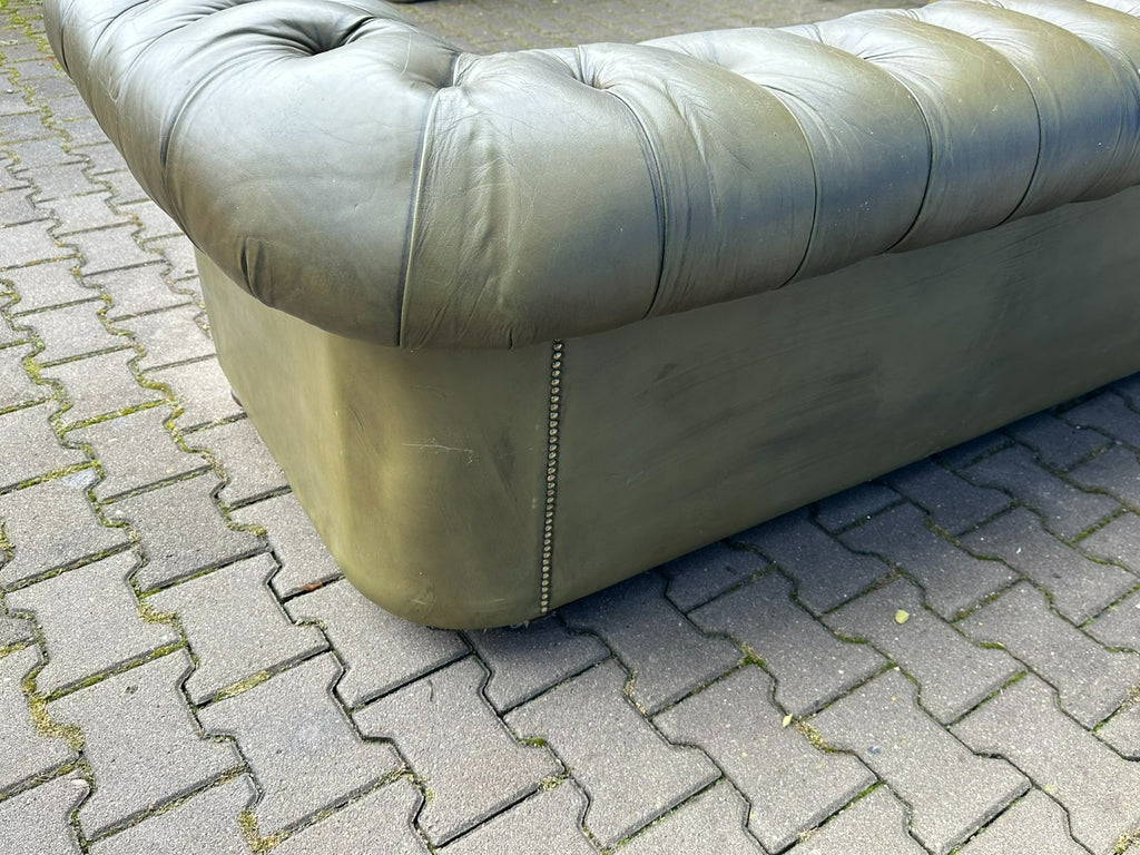 Vintage Chesterfield Sofa Couch original Englisch Oliv grün Leder