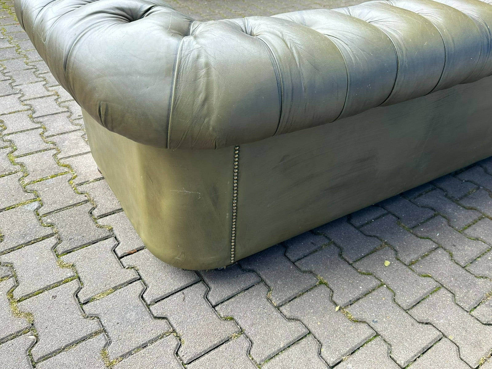 Vintage Chesterfield Sofa Couch original Englisch Oliv grün Leder