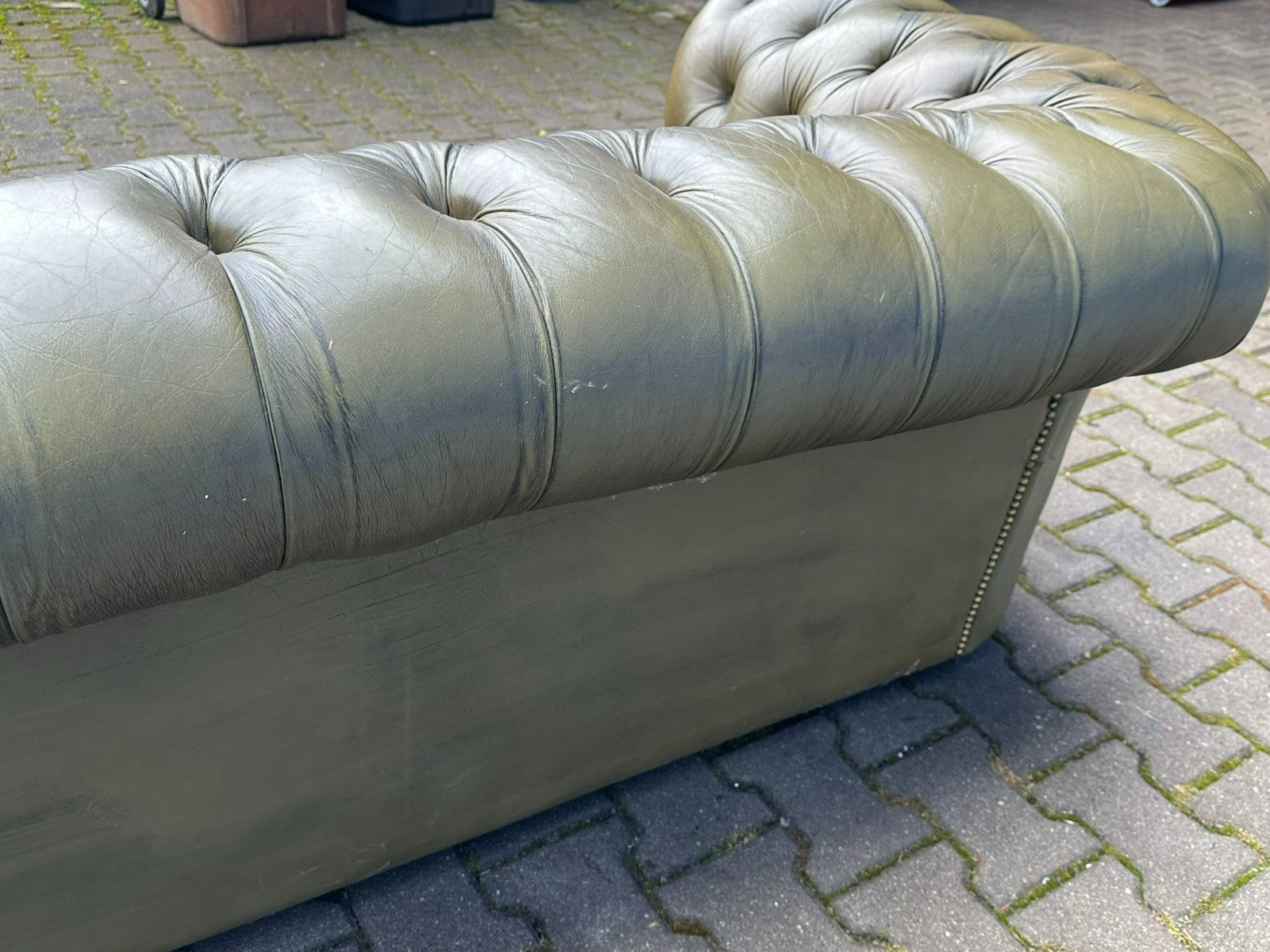 Vintage Chesterfield Sofa Couch original Englisch Oliv grün Leder