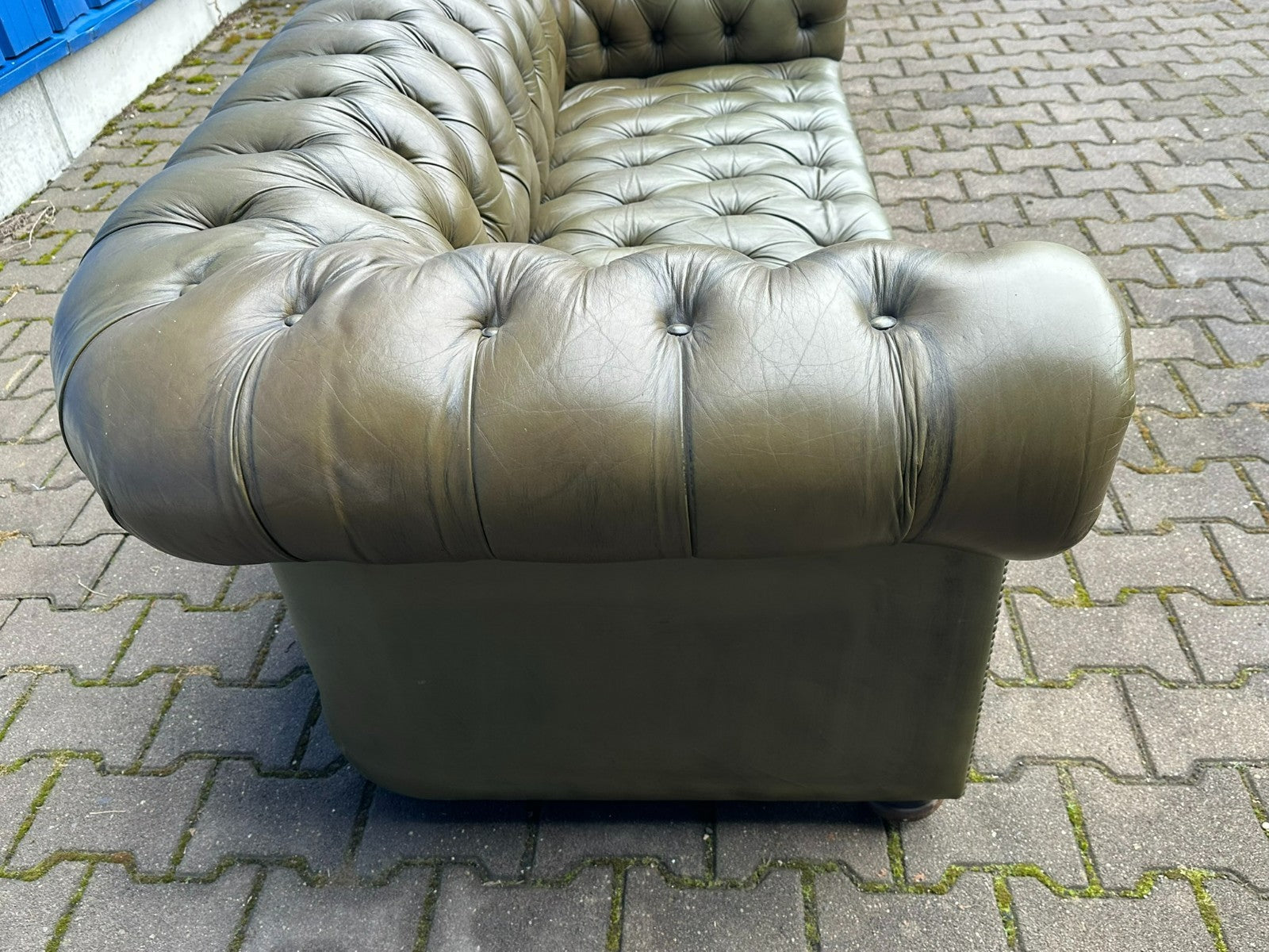 Vintage Chesterfield Sofa Couch original Englisch Oliv grün Leder