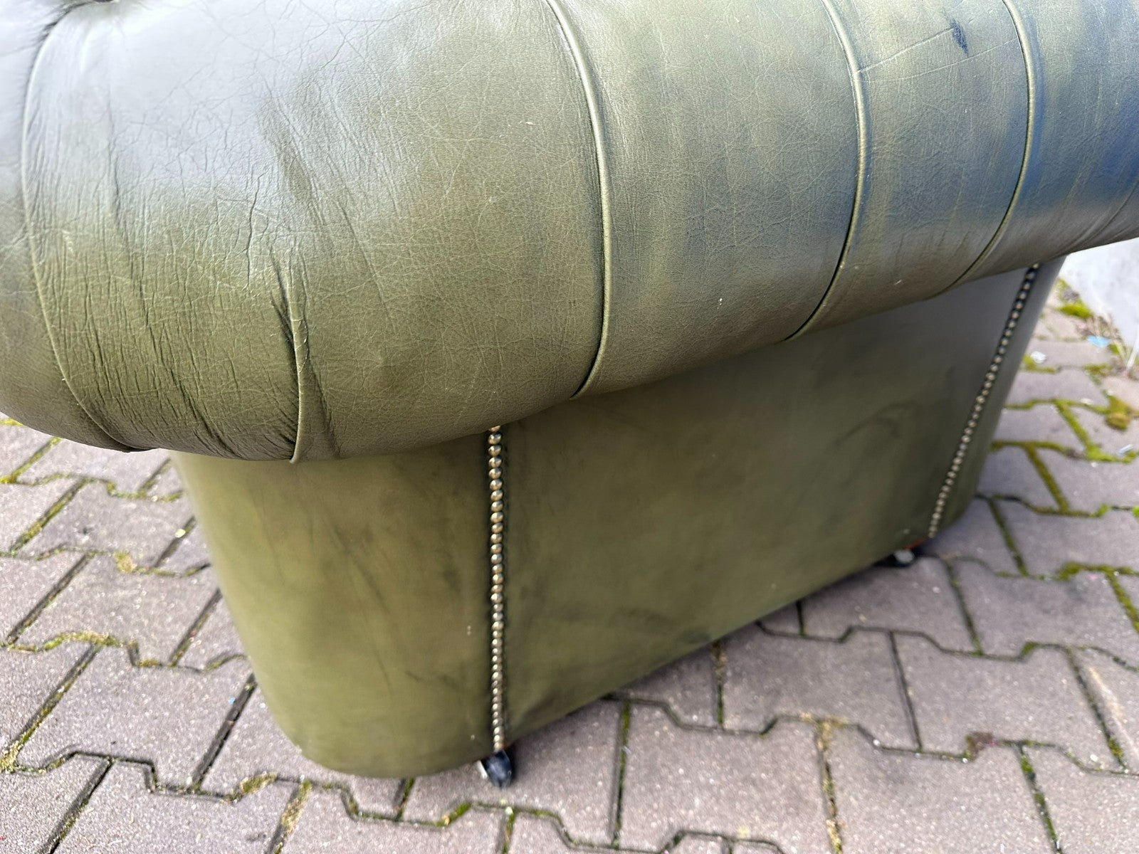 Vintage Chesterfield Sessel original Englisch Oliv grün Leder