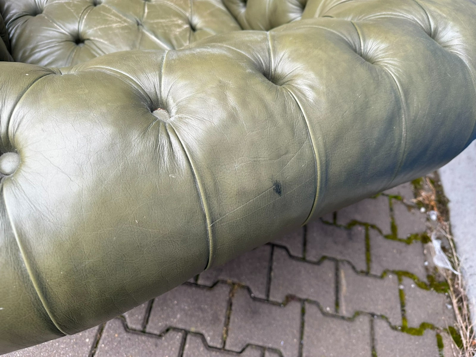 Vintage Chesterfield Sessel original Englisch Oliv grün Leder