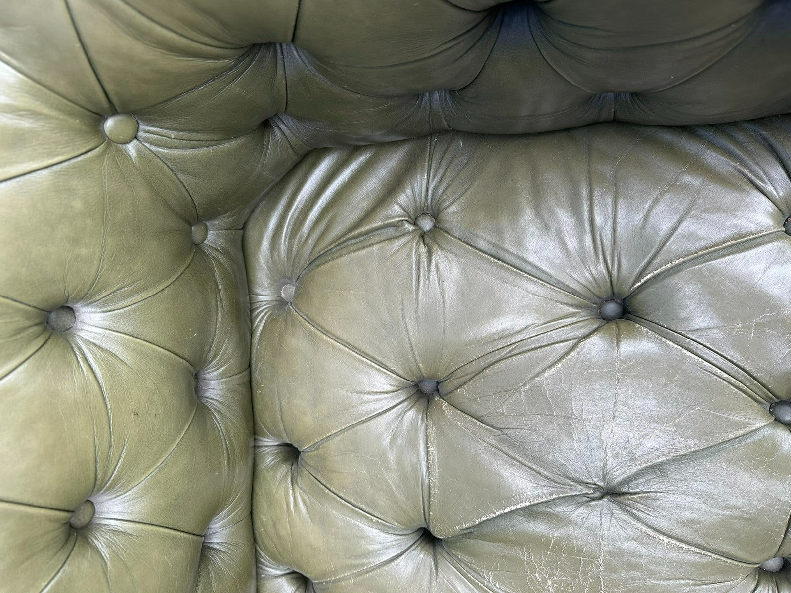 Vintage Chesterfield Sessel original Englisch Oliv grün Leder