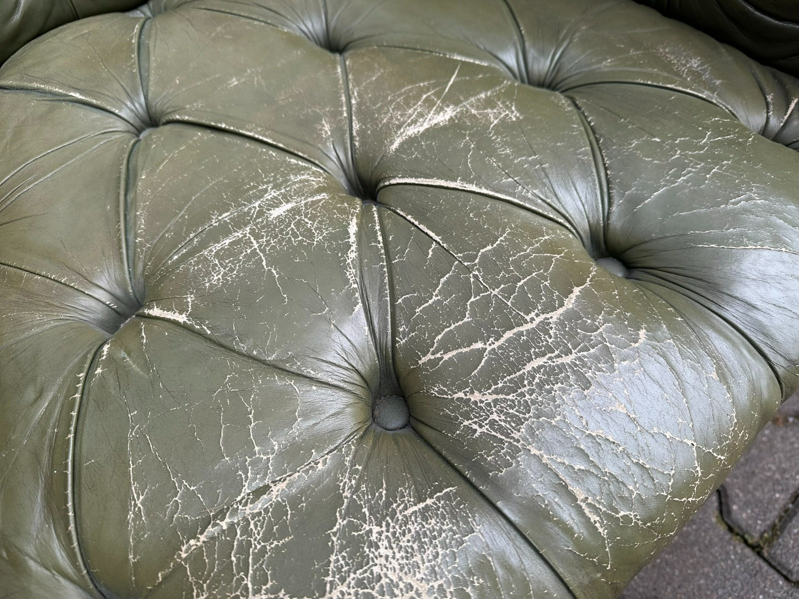 Vintage Chesterfield Sessel original Englisch Oliv grün Leder