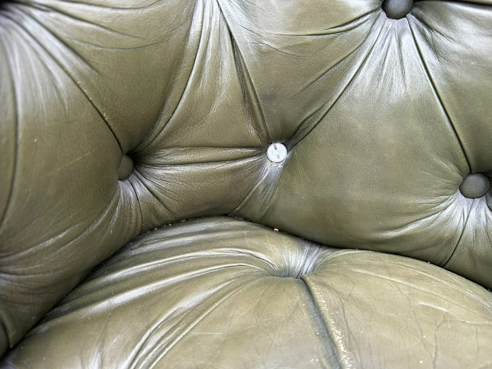 Vintage Chesterfield Sessel original Englisch Oliv grün Leder