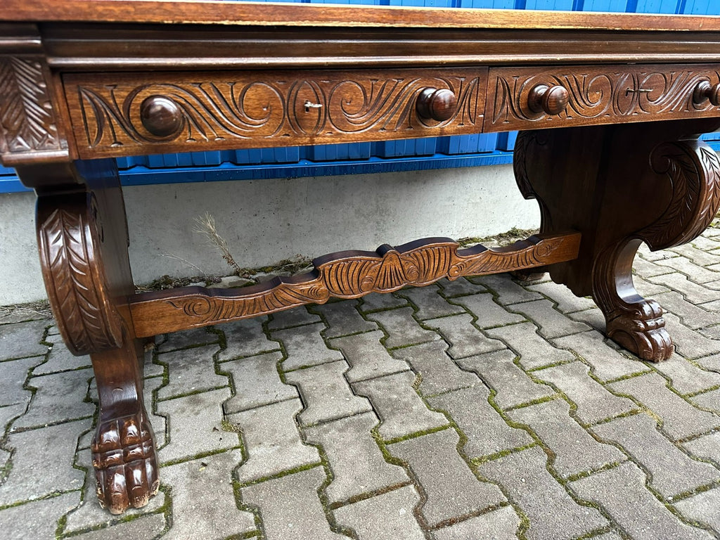 Massiver Neo Renaissance Schreibtisch um 1930 aus Eiche mit Leder