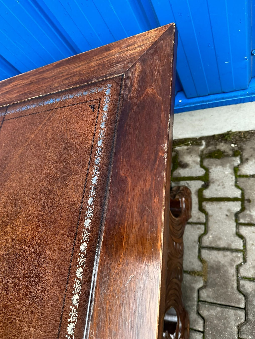 Massiver Neo Renaissance Schreibtisch um 1930 aus Eiche mit Leder