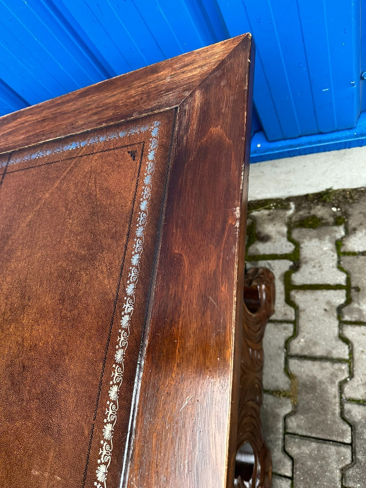 Massiver Neo Renaissance Schreibtisch um 1930 aus Eiche mit Leder