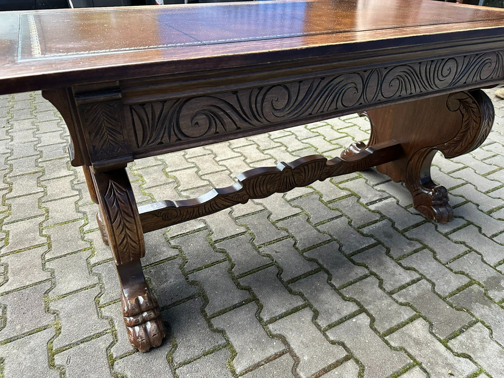 Massiver Neo Renaissance Schreibtisch um 1930 aus Eiche mit Leder