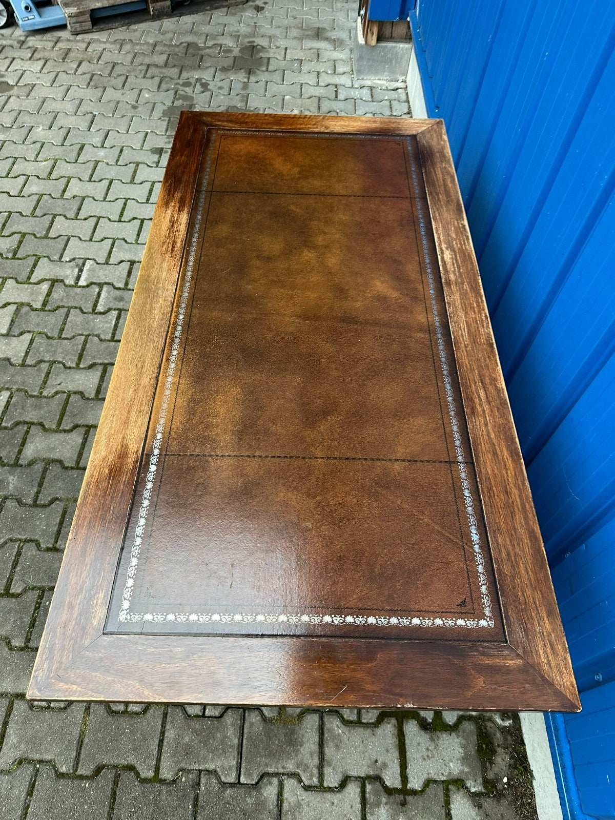 Massiver Neo Renaissance Schreibtisch um 1930 aus Eiche mit Leder