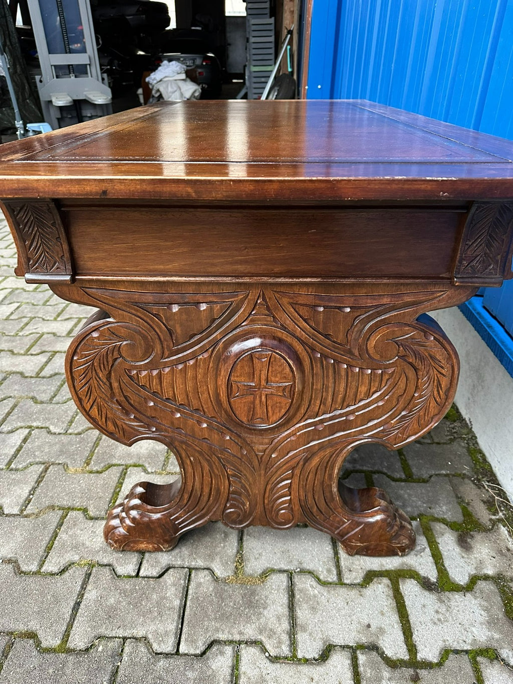Massiver Neo Renaissance Schreibtisch um 1930 aus Eiche mit Leder