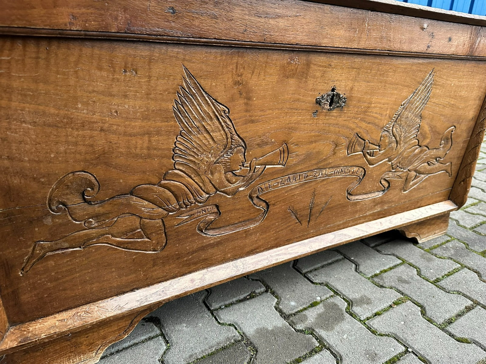 Antike Barocktruhe Truhe um 1800 Eiche massiv Glorienengel Schnitzerei
