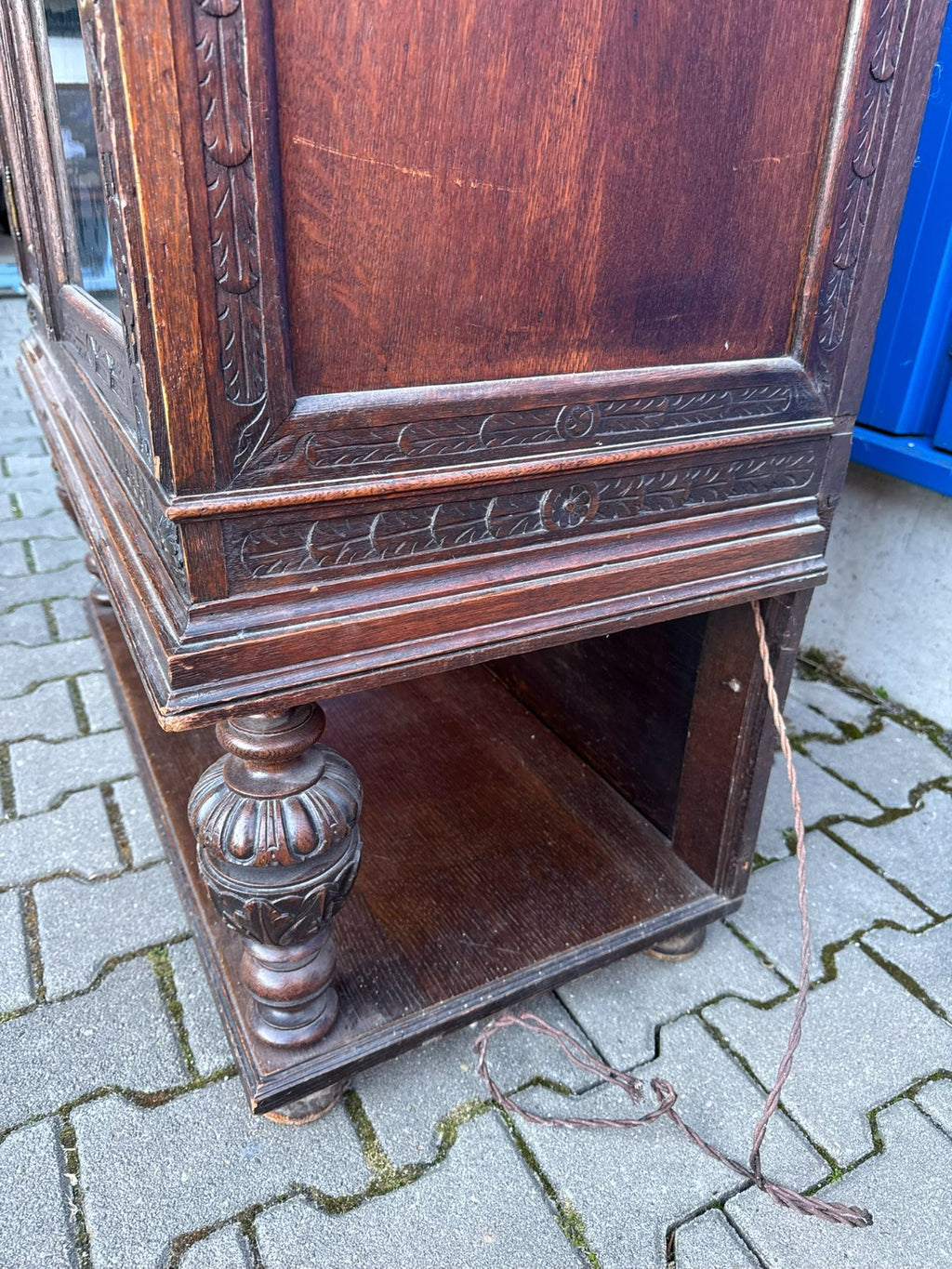 Antike Neo Renaissance Vitrine aus Eiche 19 tes Jhdt Gründerzeit Schrank