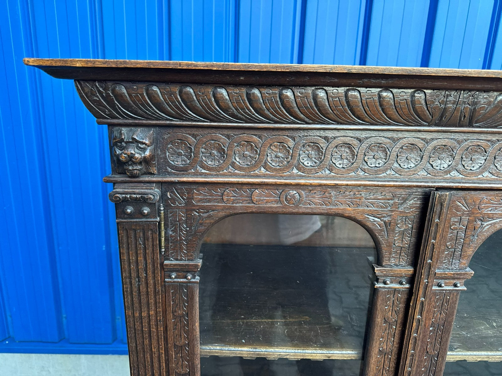 Antike Neo Renaissance Vitrine aus Eiche 19 tes Jhdt Gründerzeit Schrank