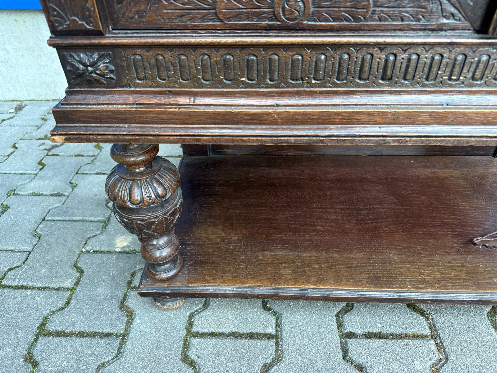 Antike Neo Renaissance Vitrine aus Eiche 19 tes Jhdt Gründerzeit Schrank