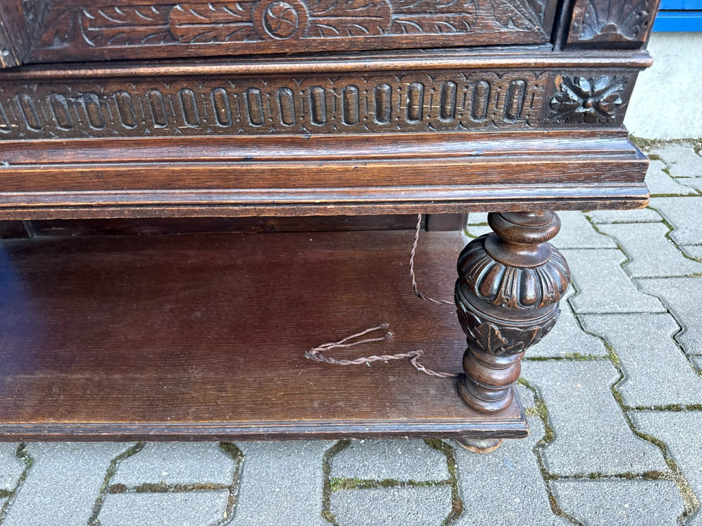 Antike Neo Renaissance Vitrine aus Eiche 19 tes Jhdt Gründerzeit Schrank