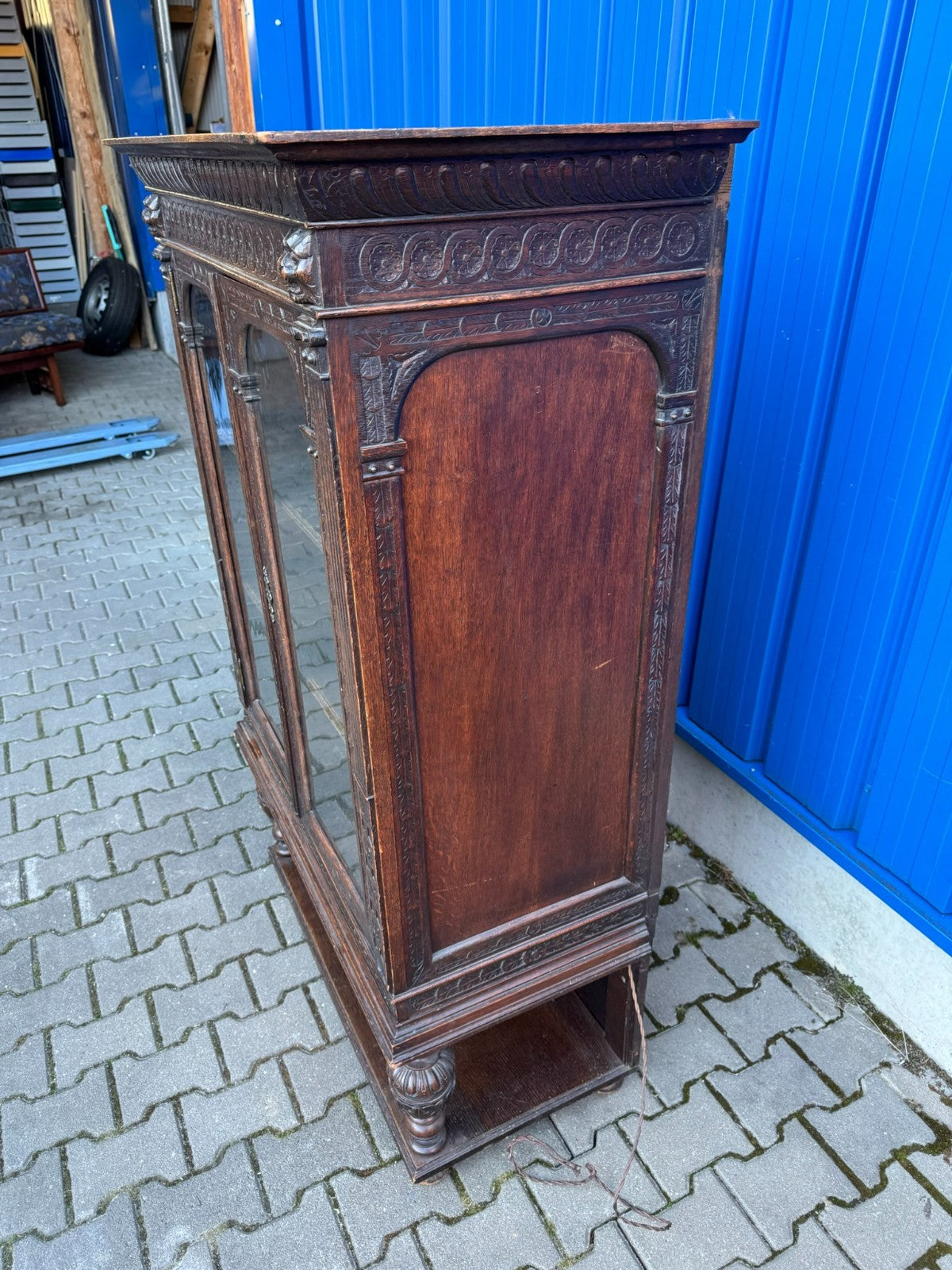 Antike Neo Renaissance Vitrine aus Eiche 19 tes Jhdt Gründerzeit Schrank