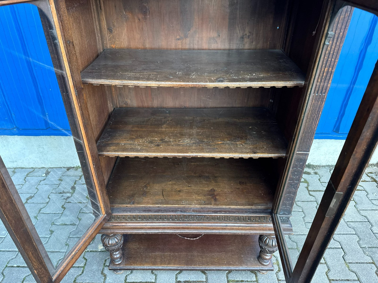 Antike Neo Renaissance Vitrine aus Eiche 19 tes Jhdt Gründerzeit Schrank