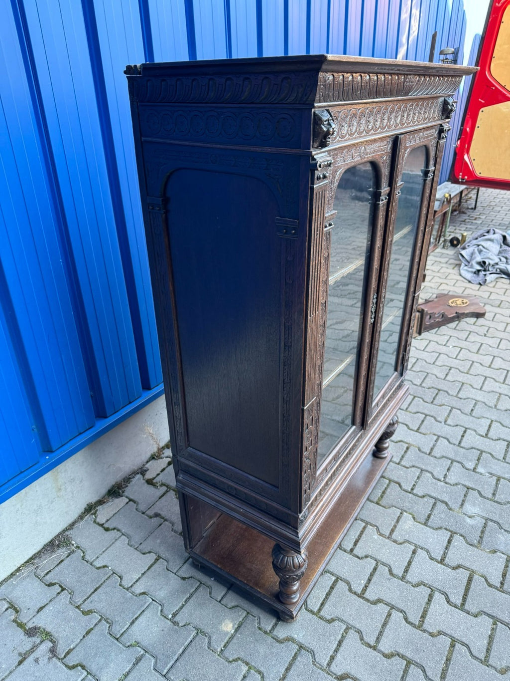 Antike Neo Renaissance Vitrine aus Eiche 19 tes Jhdt Gründerzeit Schrank