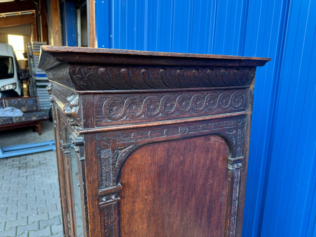 Antike Neo Renaissance Vitrine aus Eiche 19 tes Jhdt Gründerzeit Schrank