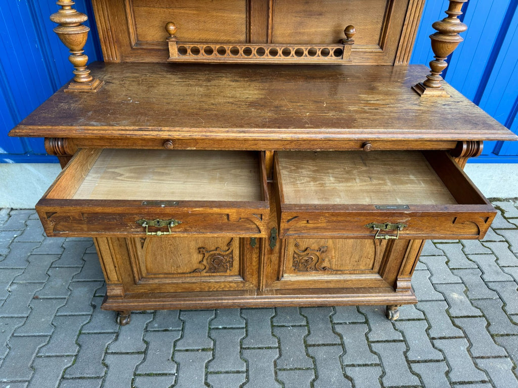 Antikes Jugendstil Buffet aus Eiche Deutsch um 1900