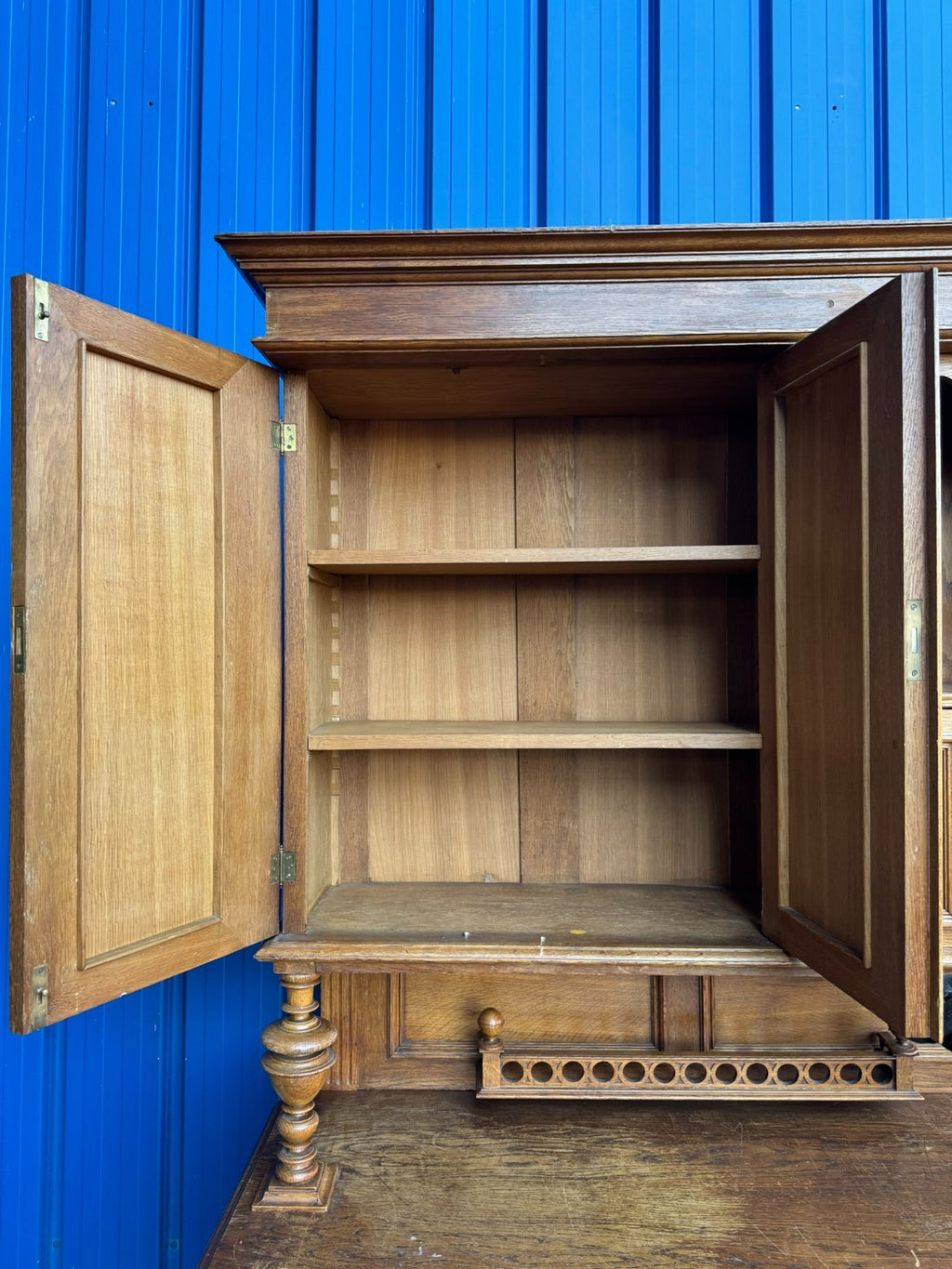 Antikes Jugendstil Buffet aus Eiche Deutsch um 1900
