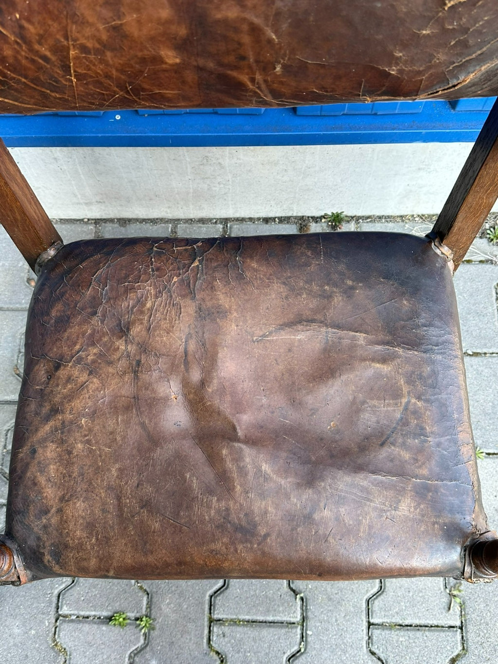 Antiker Barock Sessel 18 tes Jhdt Eiche und Leder Bezug Tolle Patina
