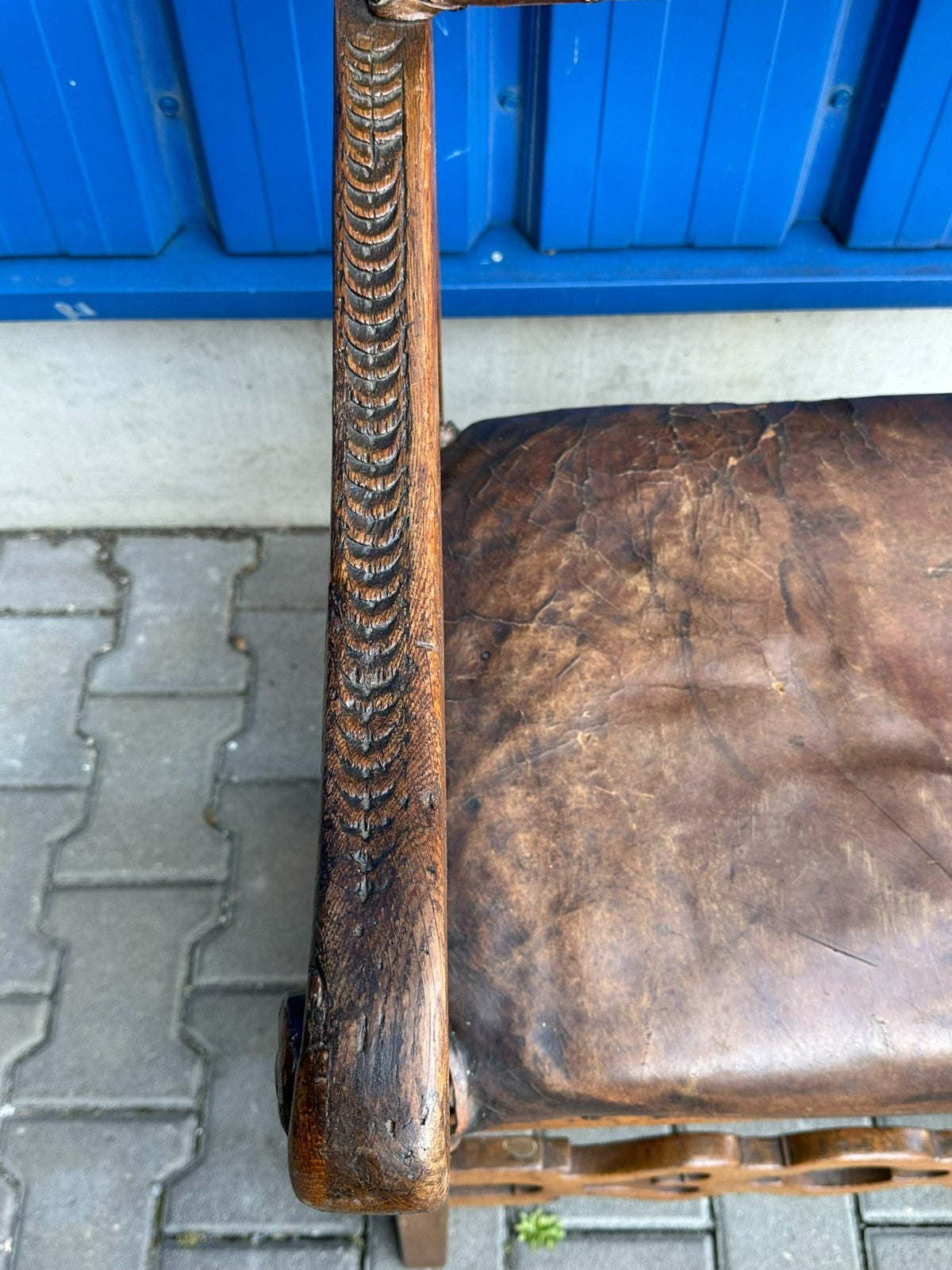 Antiker Barock Sessel 18 tes Jhdt Eiche und Leder Bezug Tolle Patina