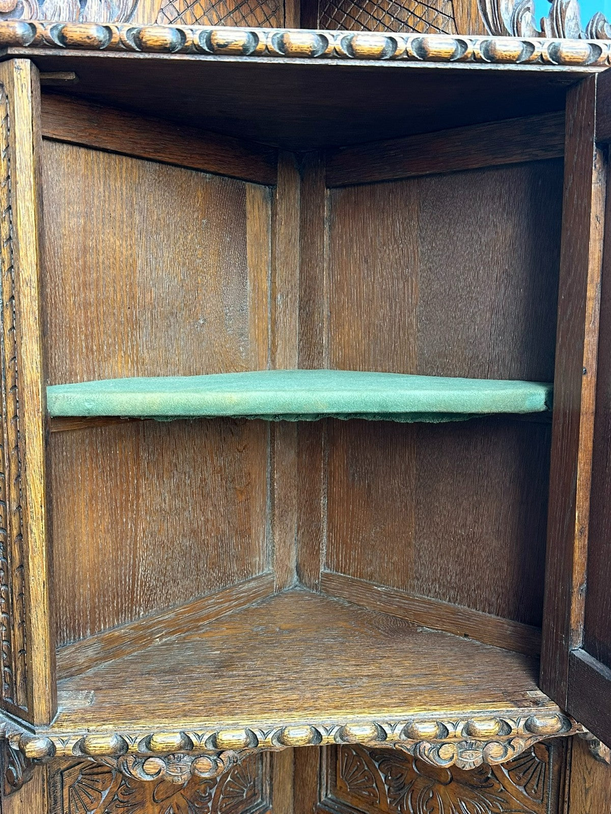 Prächtiger Neo Renaissance Schrank Eckschrank 19 tes Jhdt Schnitzwerk