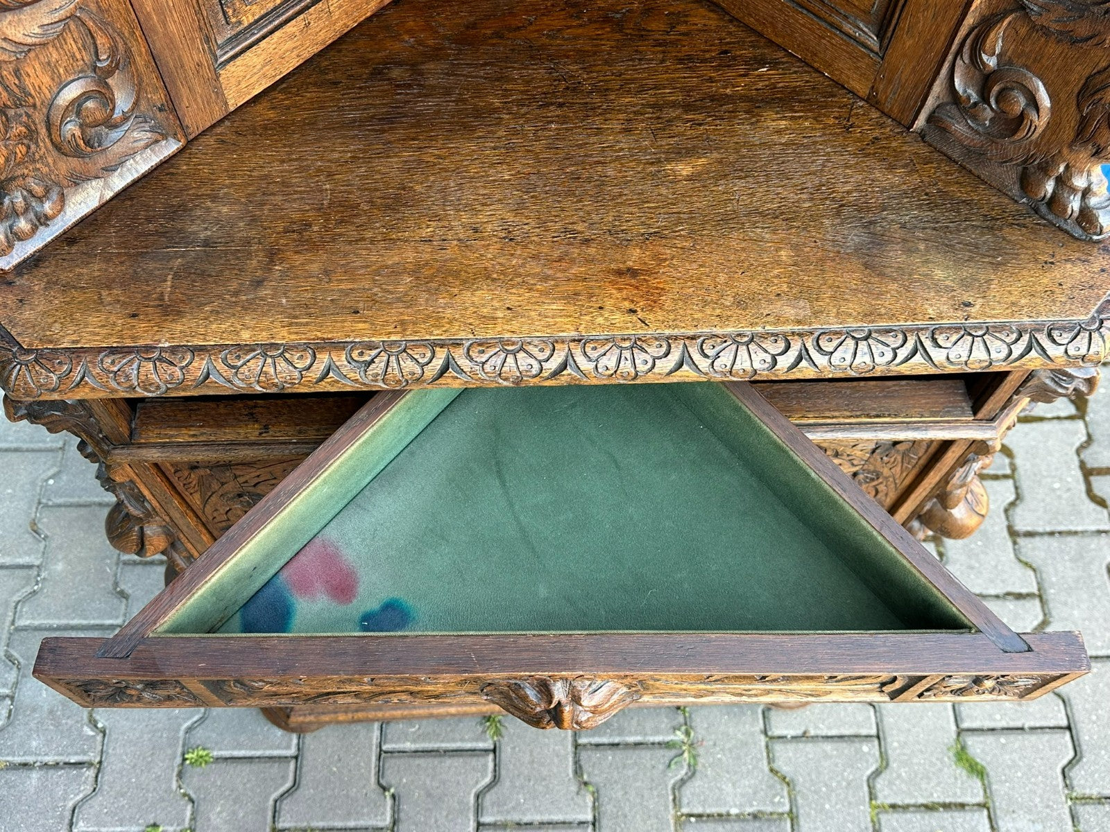 Prächtiger Neo Renaissance Schrank Eckschrank 19 tes Jhdt Schnitzwerk