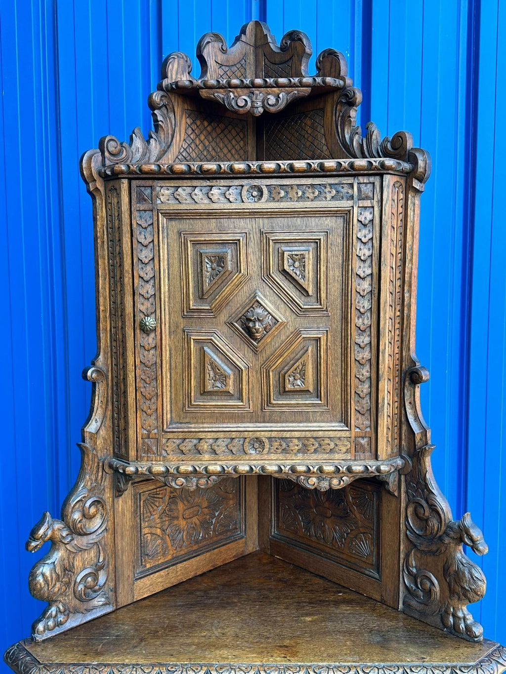 Prächtiger Neo Renaissance Schrank Eckschrank 19 tes Jhdt Schnitzwerk
