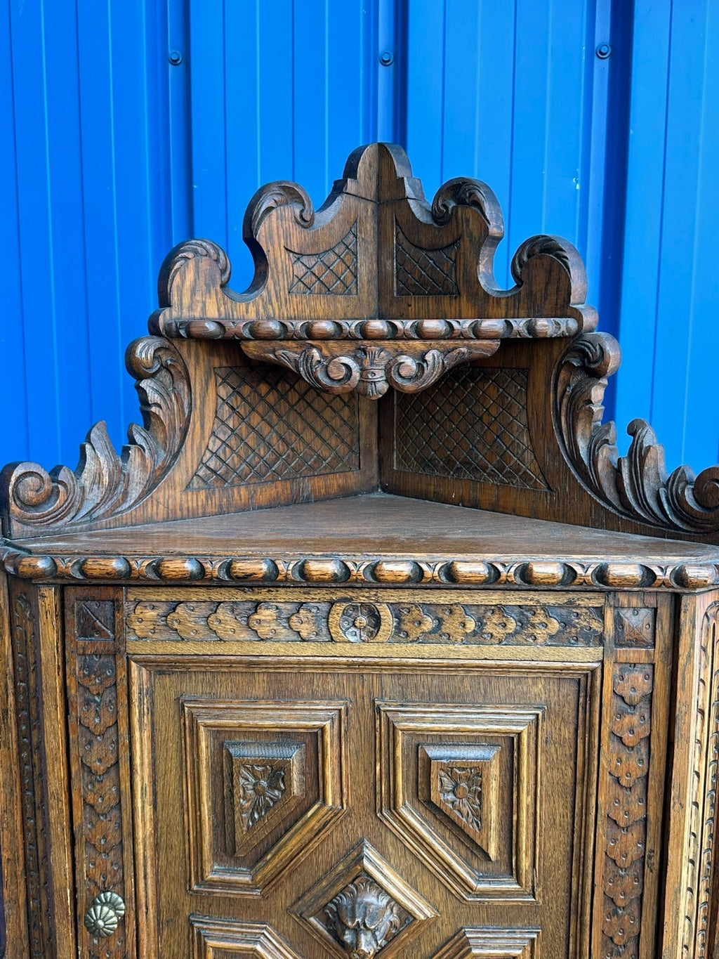 Prächtiger Neo Renaissance Schrank Eckschrank 19 tes Jhdt Schnitzwerk