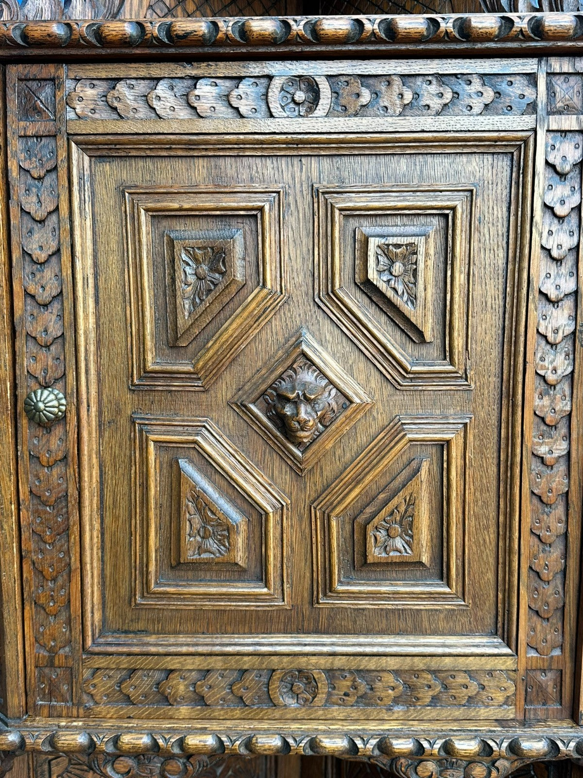 Prächtiger Neo Renaissance Schrank Eckschrank 19 tes Jhdt Schnitzwerk