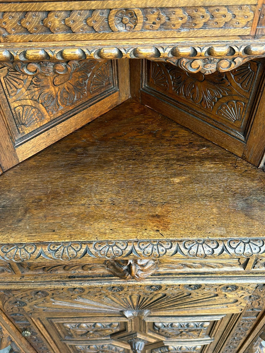 Prächtiger Neo Renaissance Schrank Eckschrank 19 tes Jhdt Schnitzwerk