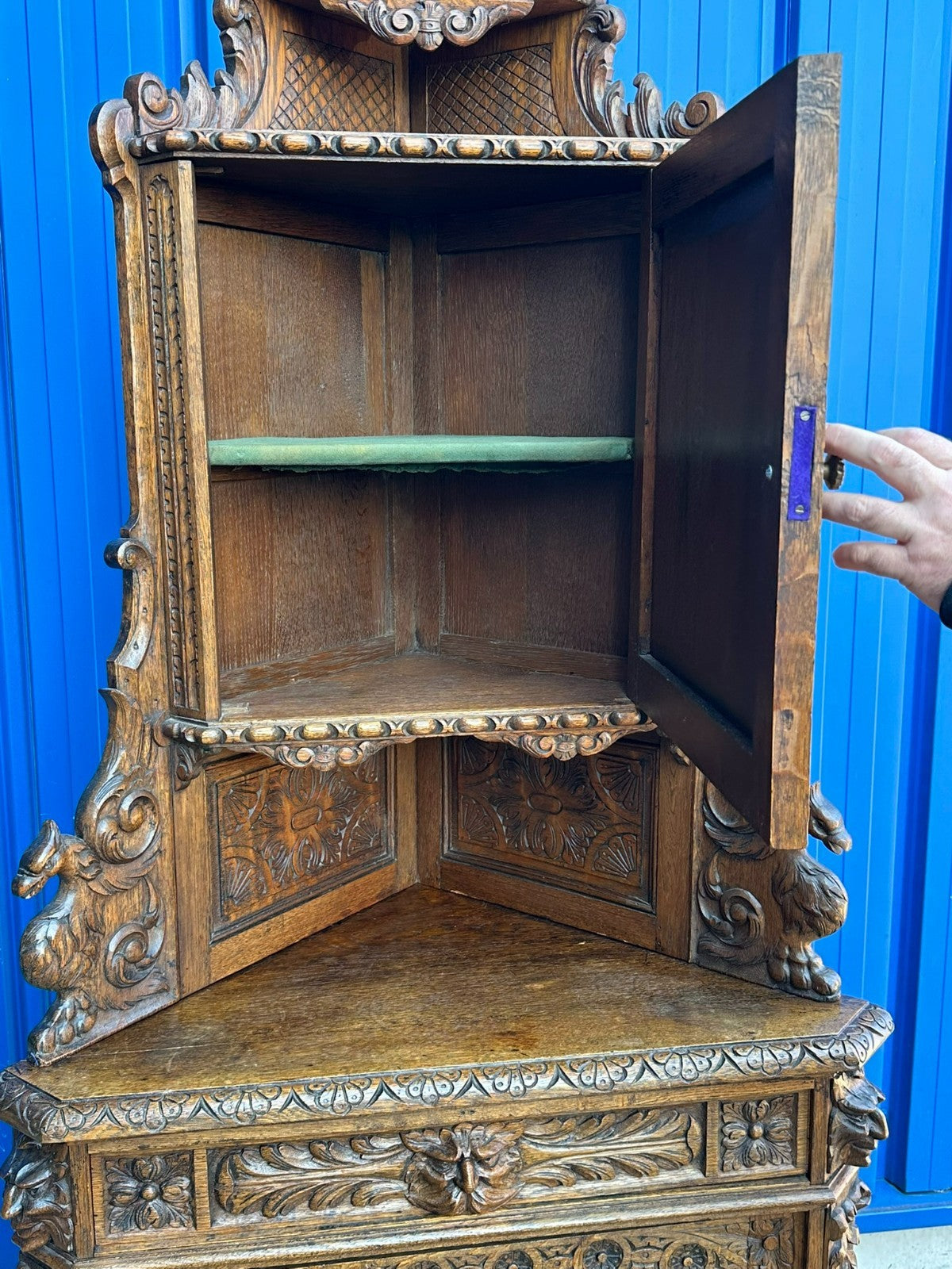 Prächtiger Neo Renaissance Schrank Eckschrank 19 tes Jhdt Schnitzwerk