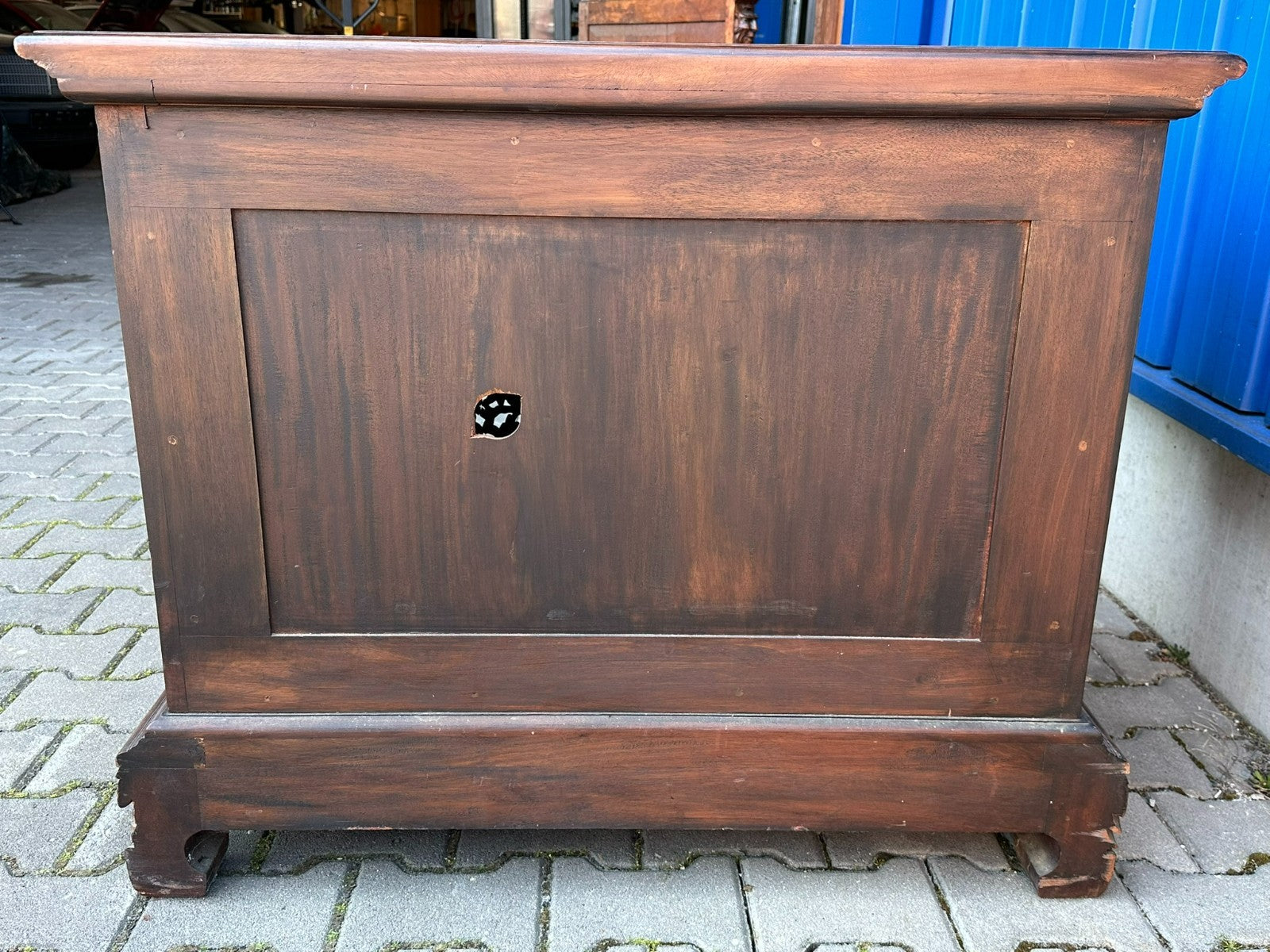 Indonesische Kommode aus Teak Holz mit Prächtigem Schnitzwerk 20 tes Jhdt