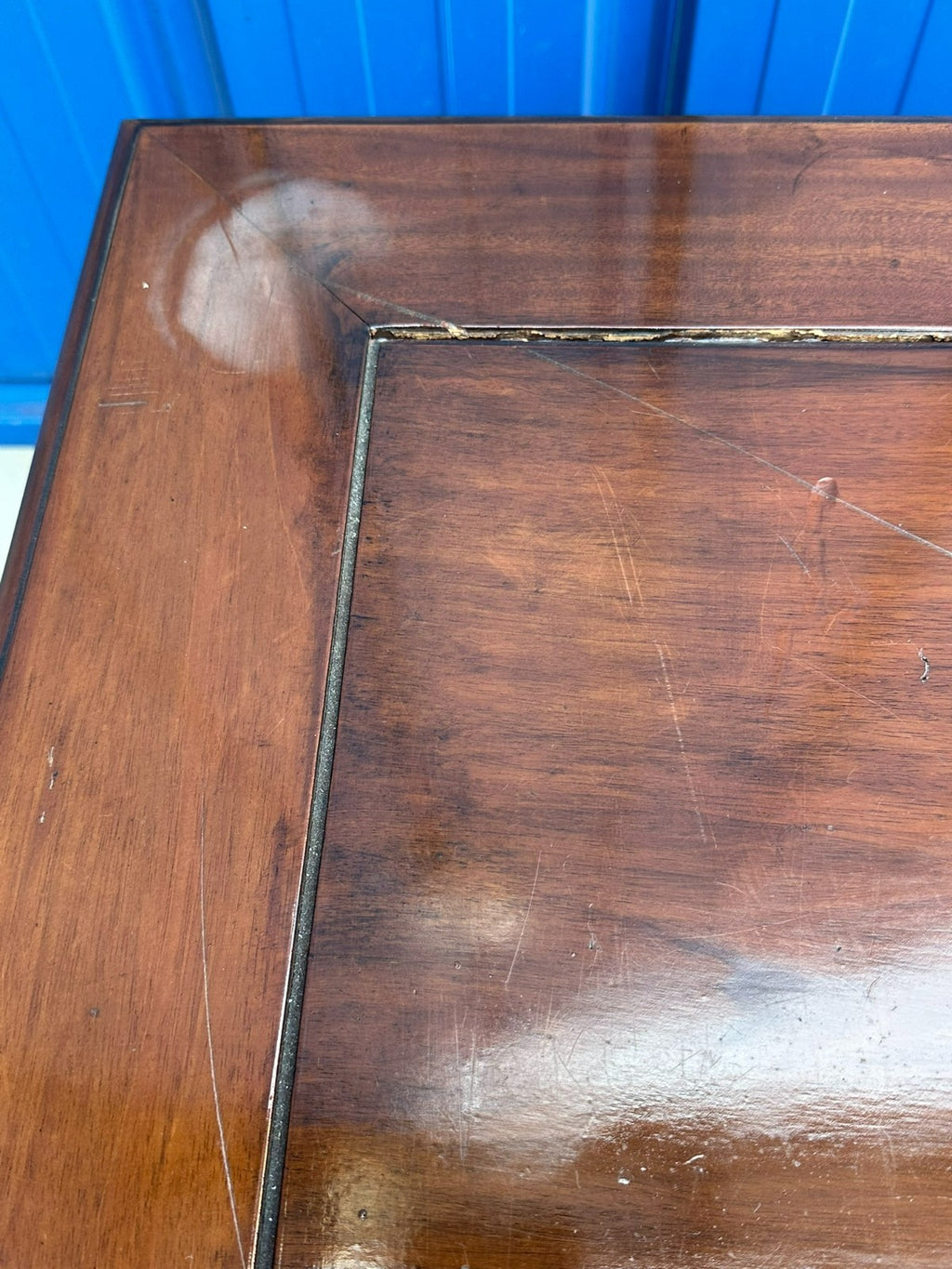Indonesische Kommode aus Teak Holz mit Prächtigem Schnitzwerk 20 tes Jhdt