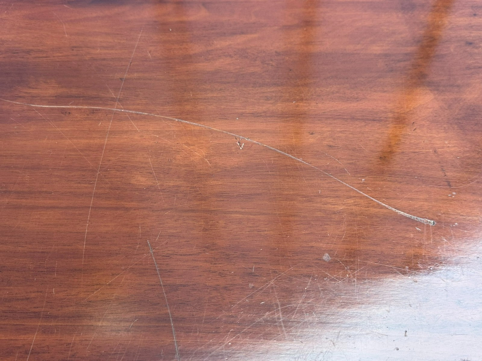 Indonesische Kommode aus Teak Holz mit Prächtigem Schnitzwerk 20 tes Jhdt