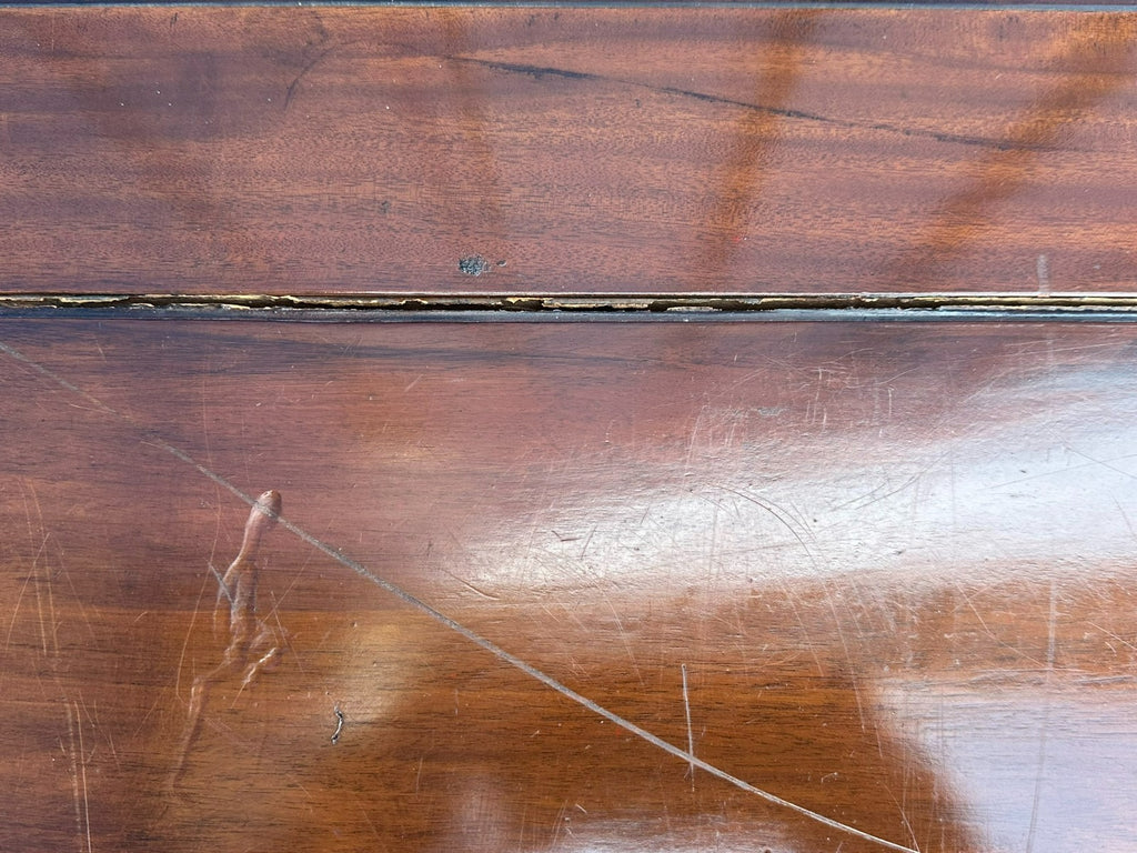 Indonesische Kommode aus Teak Holz mit Prächtigem Schnitzwerk 20 tes Jhdt