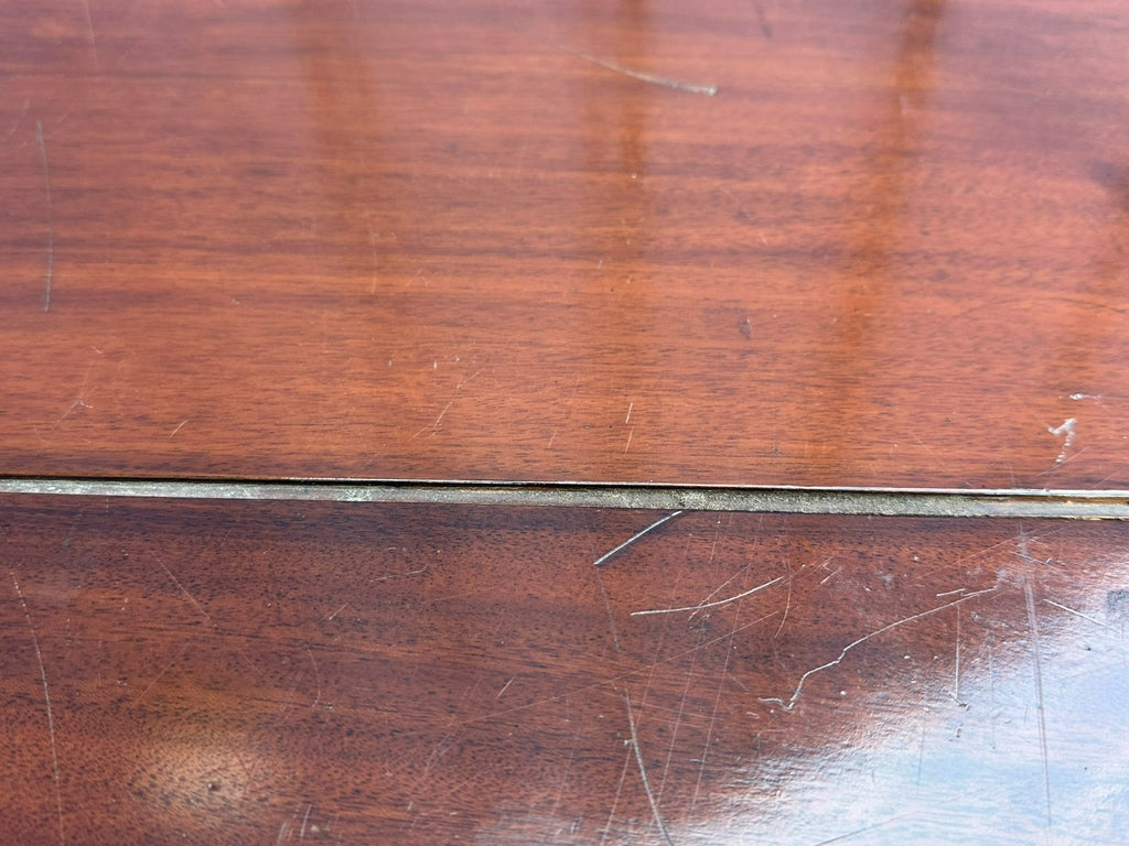 Indonesische Kommode aus Teak Holz mit Prächtigem Schnitzwerk 20 tes Jhdt
