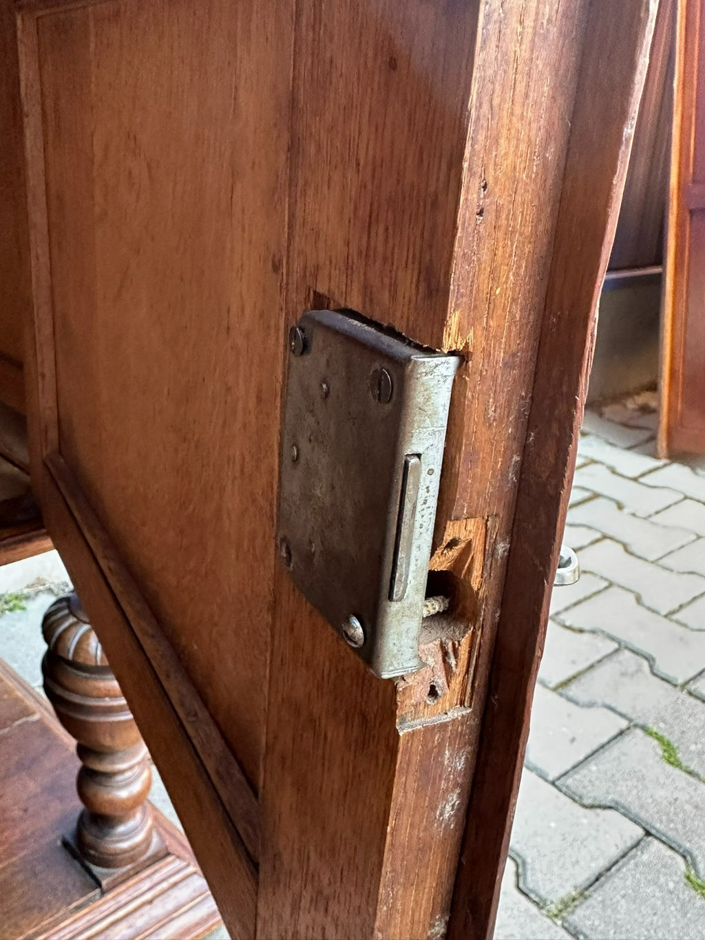 Antikes Buffet aus Eiche 19 tes Jhdt mit Schönem Schnitzwerk Kommode Gründerzeit
