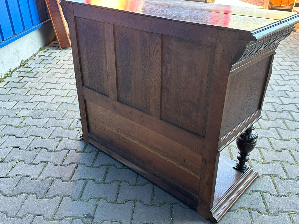 Antikes Buffet aus Eiche 19 tes Jhdt mit Schönem Schnitzwerk Kommode Gründerzeit