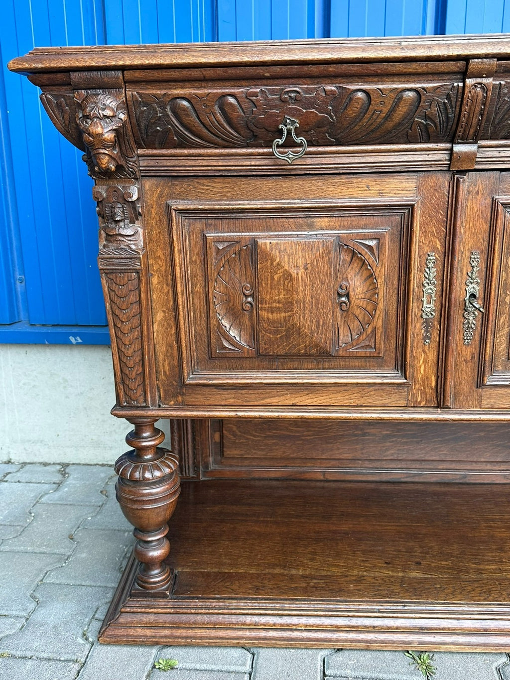 Antikes Buffet aus Eiche 19 tes Jhdt mit Schönem Schnitzwerk Kommode Gründerzeit