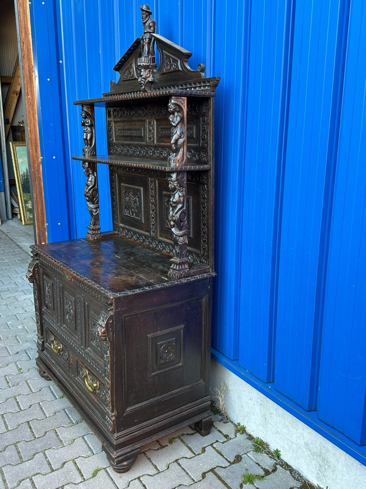 Antikes Buffet Schrank aus Eiche um 1800 Neo Renaissance England Figuren