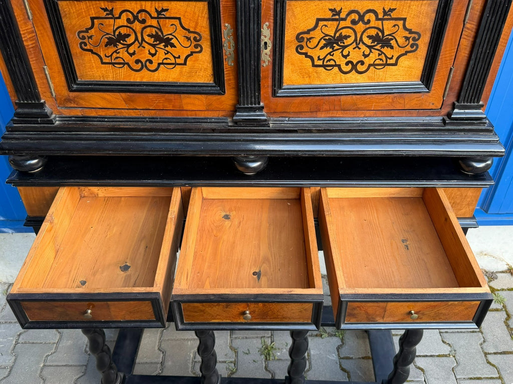 Antikes Kabinett Schrank 18/19 tes Jhdt ebonisiert