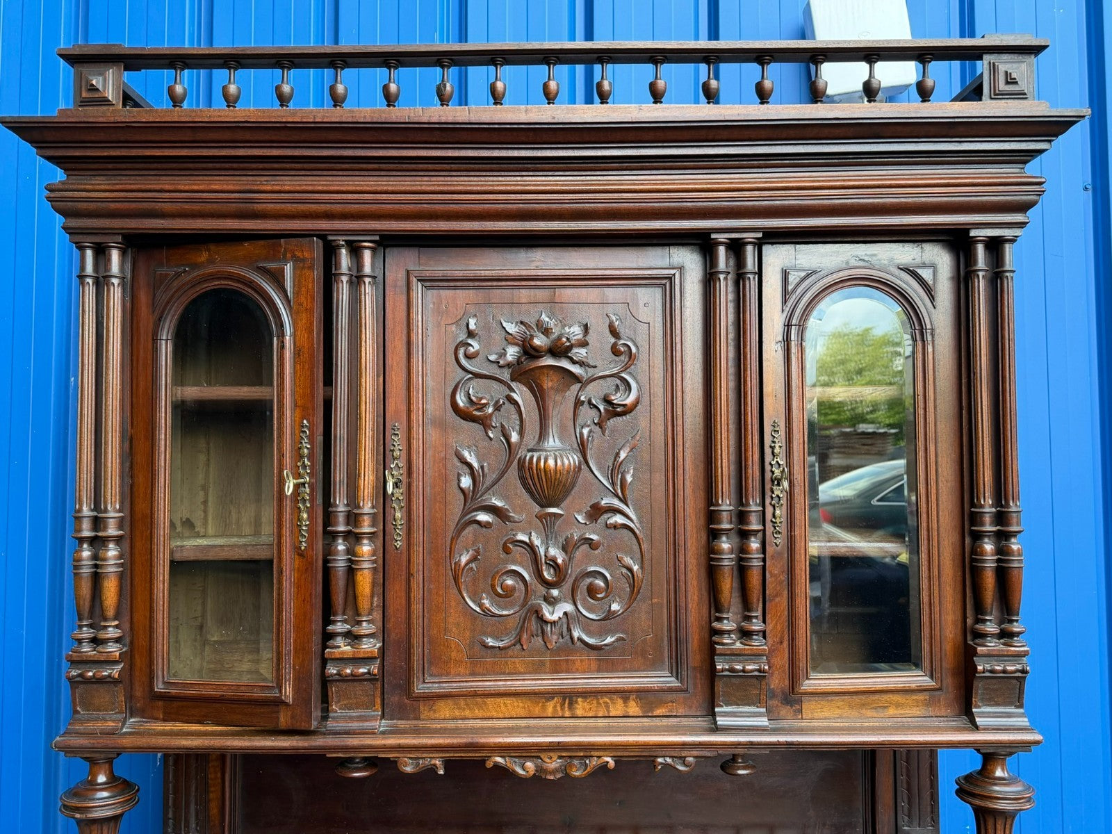 Antiker Schrank Buffet Neo Renaissance um 1880 Mahagoni Schnitzwerk