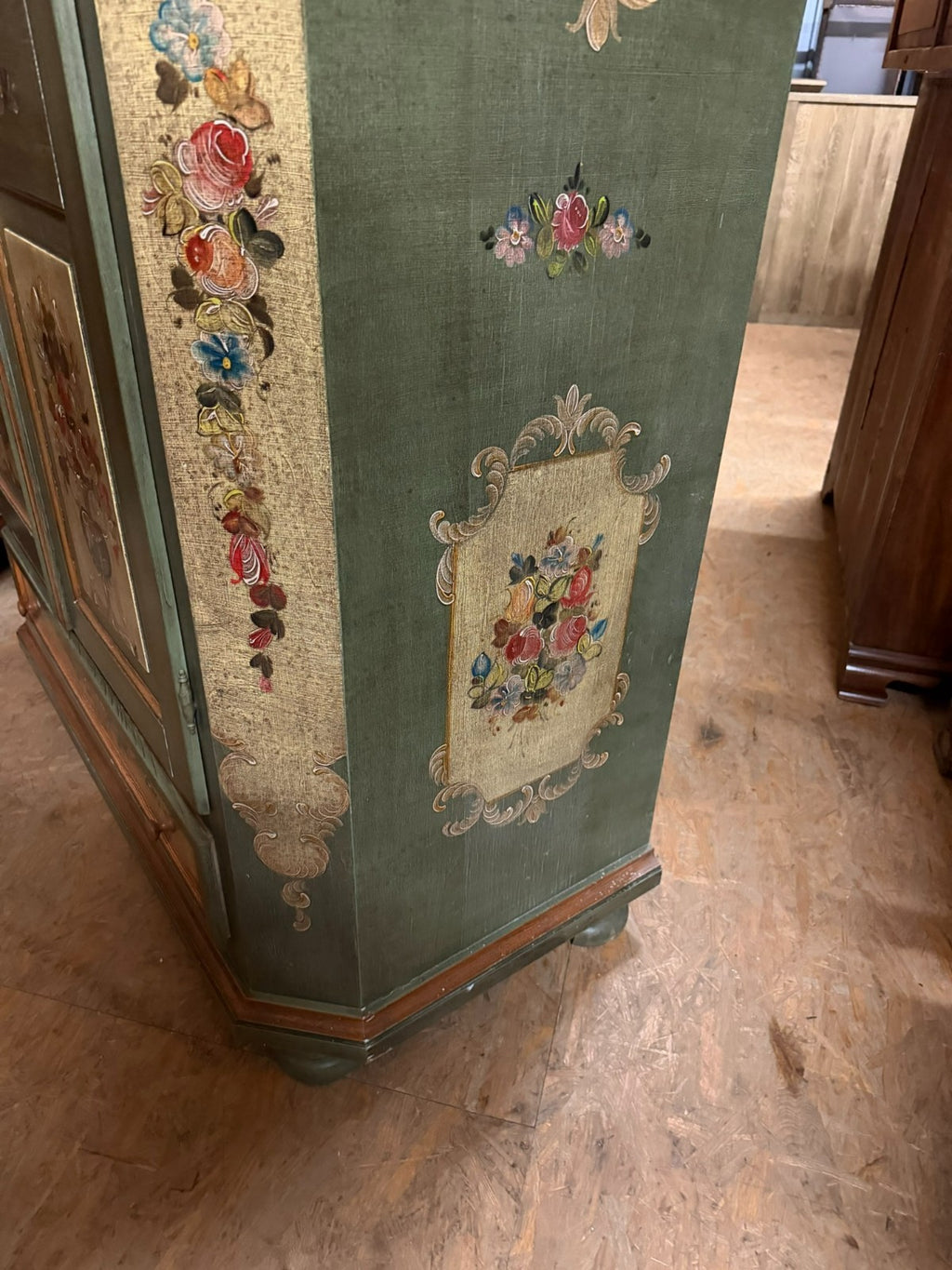 Vintage Bauernschrank Schrank Barock Stil Holz handbemalt 20 tes Jhdt